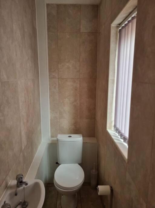 5 Bedroom House - Cheshire Oaks Ellesmere Port Exterior photo